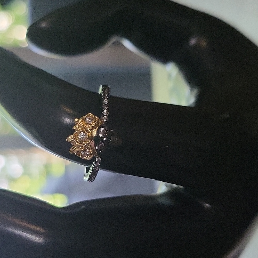 Charmed Aroma Skull Queen Ring